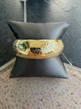 14kt. Yellow Gold Engraved one side Shiny other side Bangle Bracelet